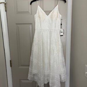 NWT women's beautiful white Adrianna Papell dress size 0